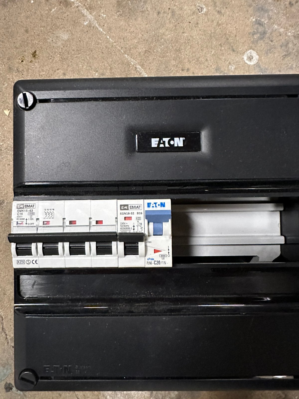 Eaton Groepenkast met 3 automaten en aardlekschakelaar, Doe-het-zelf en Verbouw, Elektra en Kabels, Ophalen of Verzenden, Gebruikt