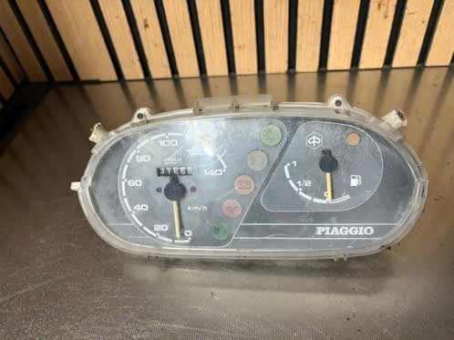 Gezocht ! Piaggio skr km teller/ cockpit, Ophalen of Verzenden, Zo goed als nieuw, Overige typen, Piaggio