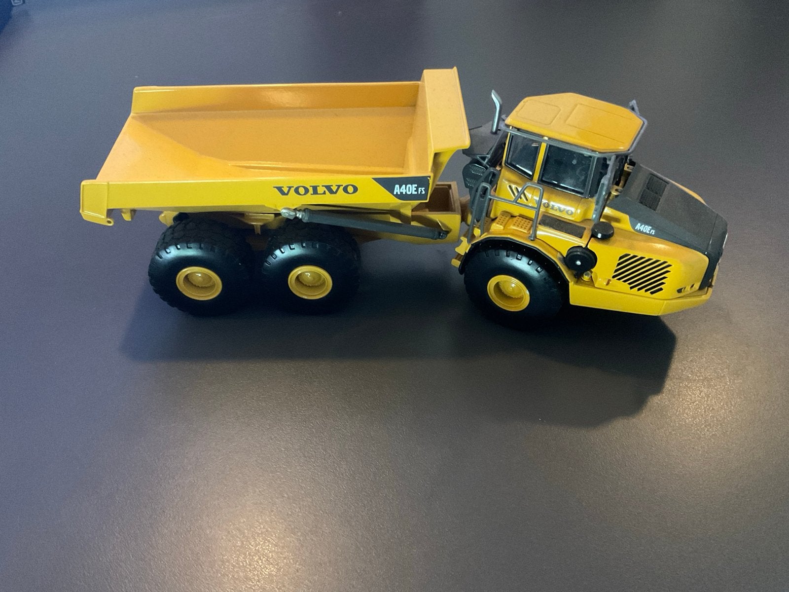 Volvo A40Efs Dumper Model - Gedetailleerd en Nieuwstaat, Overige merken, 1:32 tot 1:50, Nieuw, Ophalen of Verzenden