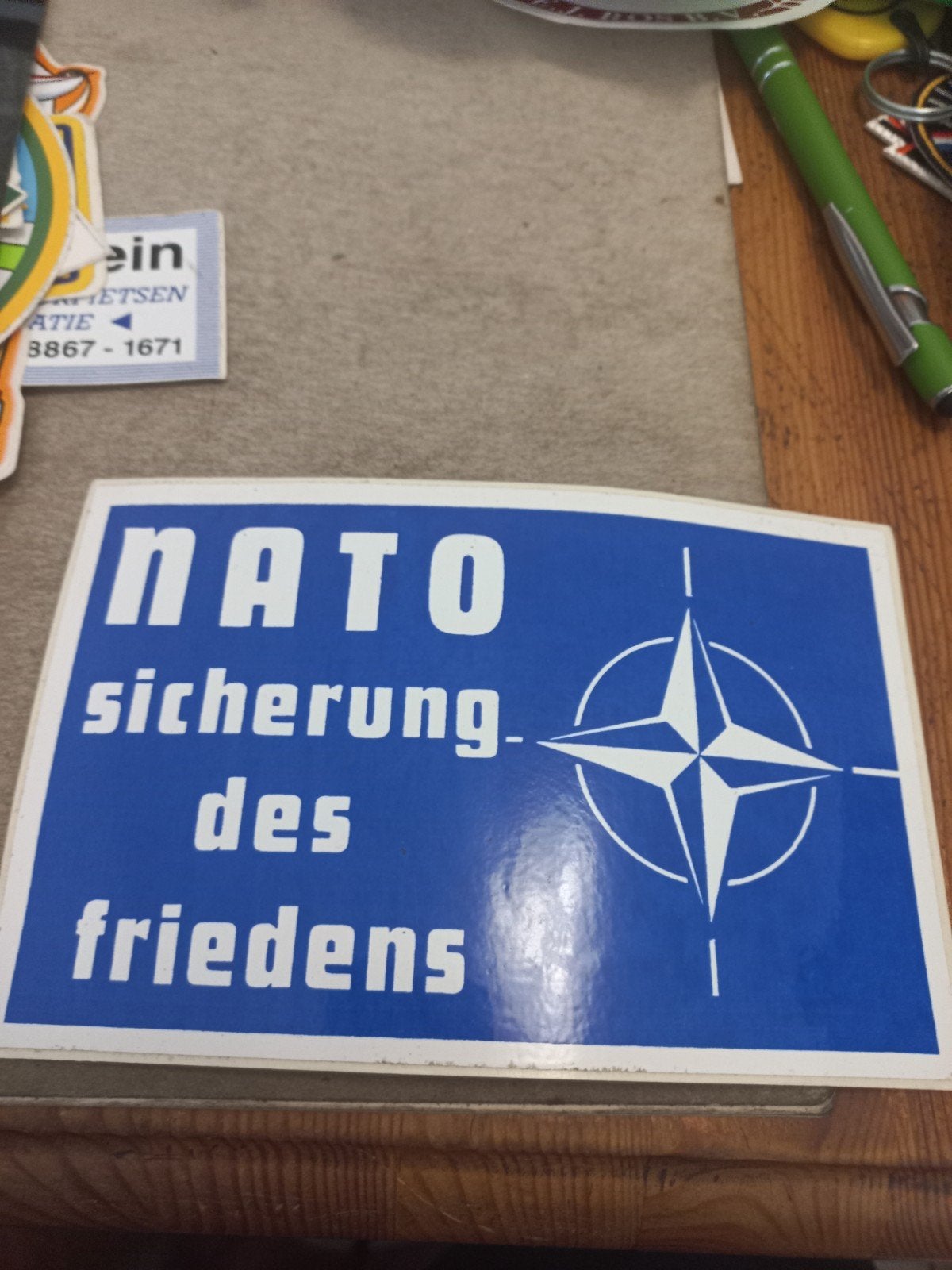 Vintage NATO Sticker - Vredeshandhaving, Ophalen of Verzenden