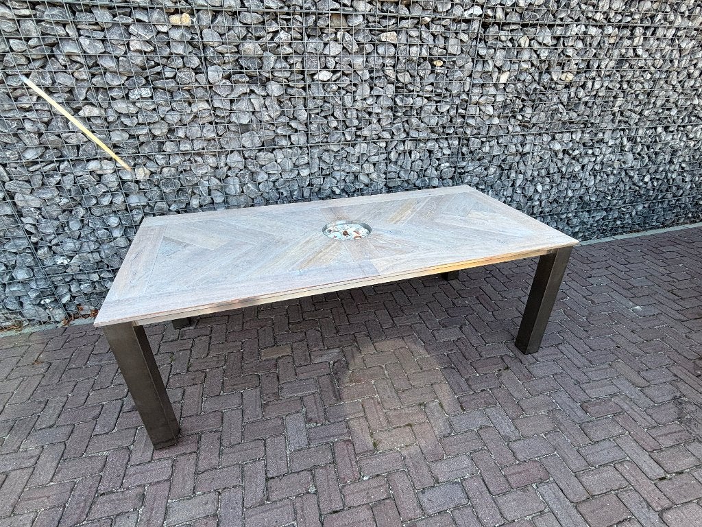 Eettafel met Eiken visgraatblad en RVS geslepen onderstel, Ophalen, 100 tot 150 cm, Modern - landelijk, Eikenhout