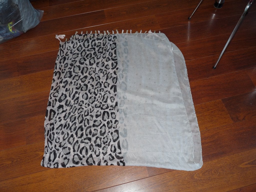 Shawl sjaal omslagdoek pareo + panterprint beige 2zijdig, Kleding | Dames, Mutsen, Sjaals en Handschoenen, Ophalen of Verzenden