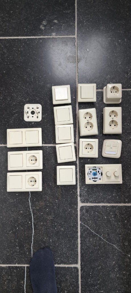 Gira schakelmateriaal en dimmers (Wintop), Ophalen of Verzenden, Gebruikt, Gira, Overige typen