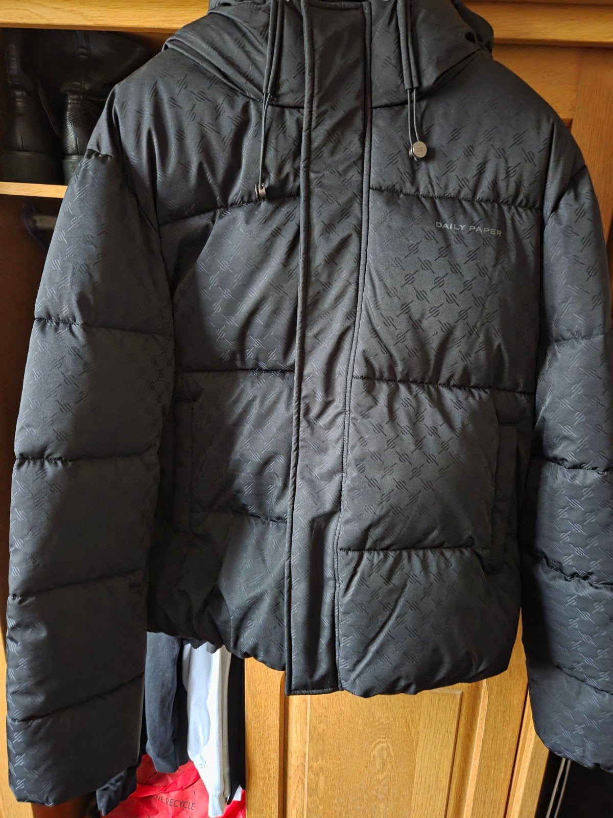 Zwarte Monogram Puffer Jacket Daily Paper Maat Xxl, Kleding | Heren, Zwart, Overige maten, Ophalen of Verzenden, Zo goed als nieuw