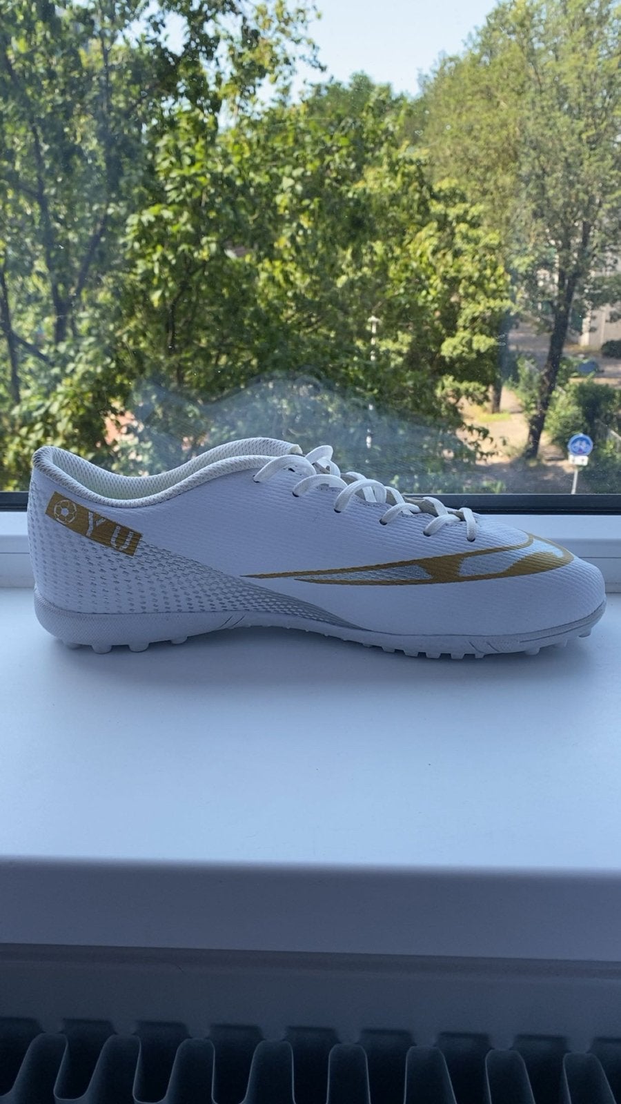 Voetbalschoenen maat 44 - Wit/Goud, Ophalen of Verzenden, Nieuw, Schoenen