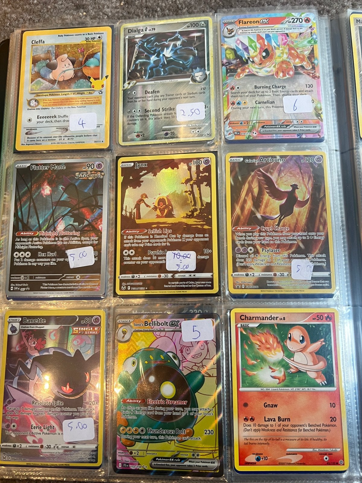 Map met pokemon kaarten hits, Ophalen of Verzenden, Zo goed als nieuw, Meerdere kaarten