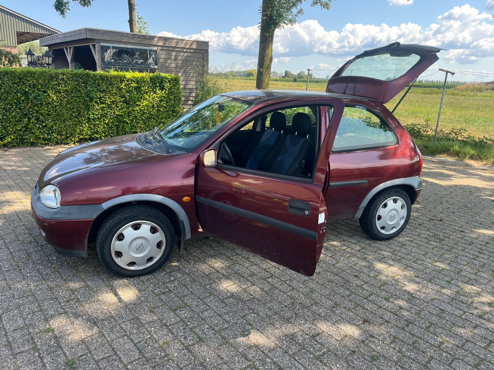 Opel Corsa 1.2 I 16V 3D 2000 Rood, Elektrische ramen, 850 kg, Origineel Nederlands, Bedrijf