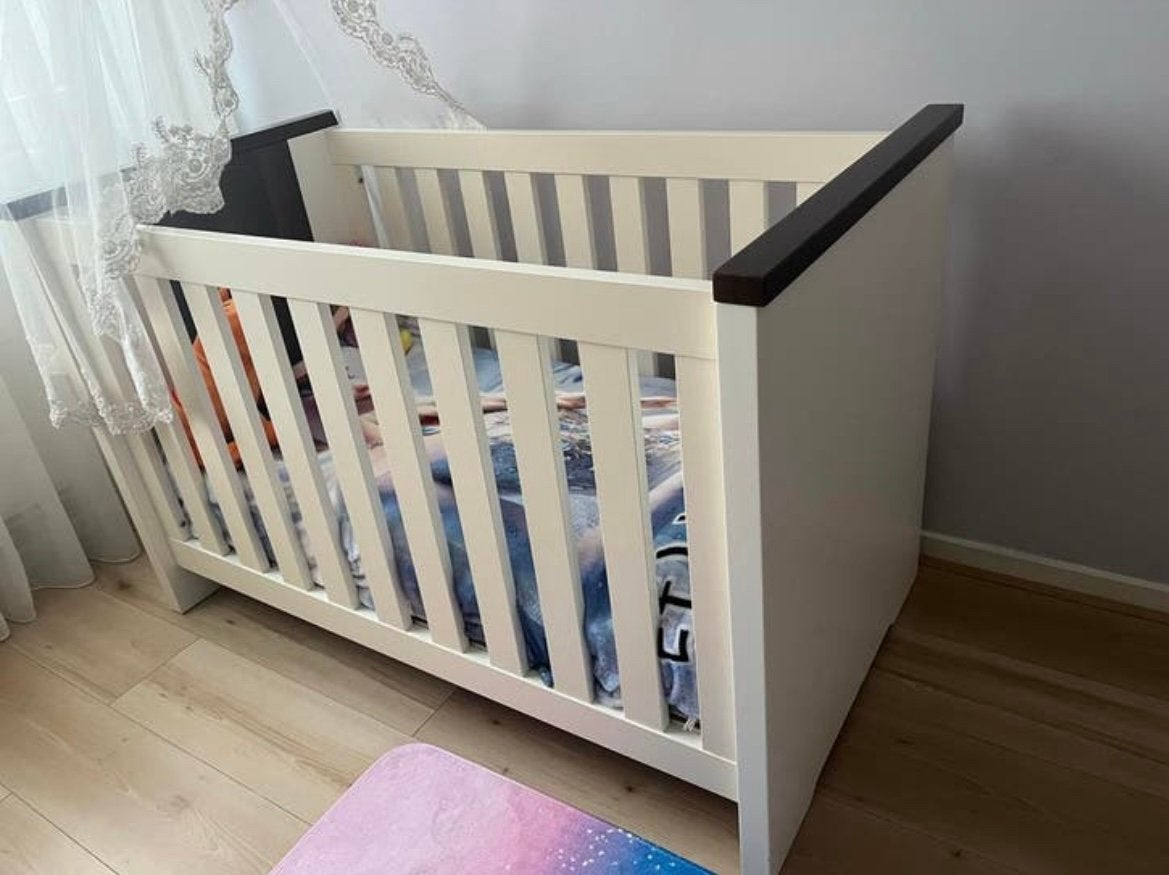 Complete baby kamer. Kast, commode bed met matras, Ophalen of Verzenden, Zo goed als nieuw, 180 cm of meer, Matras