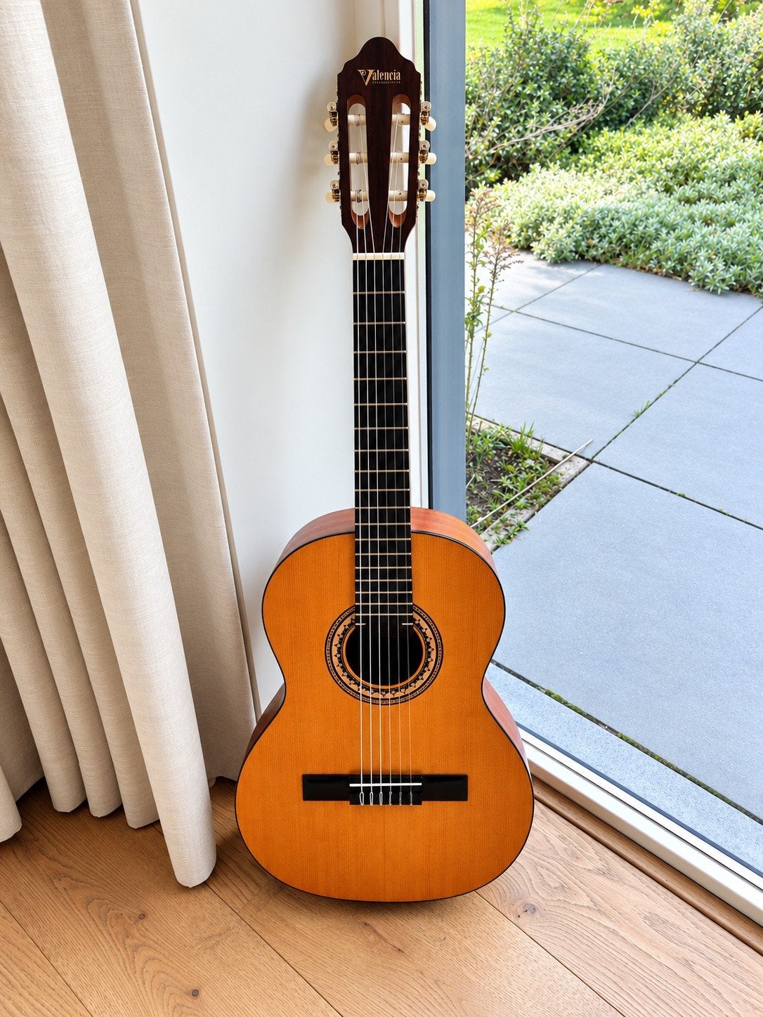 Valencia klassieke kindergitaar met etui en voetensteun, Ophalen, Zo goed als nieuw, Klassieke of Spaanse gitaar, Met koffer