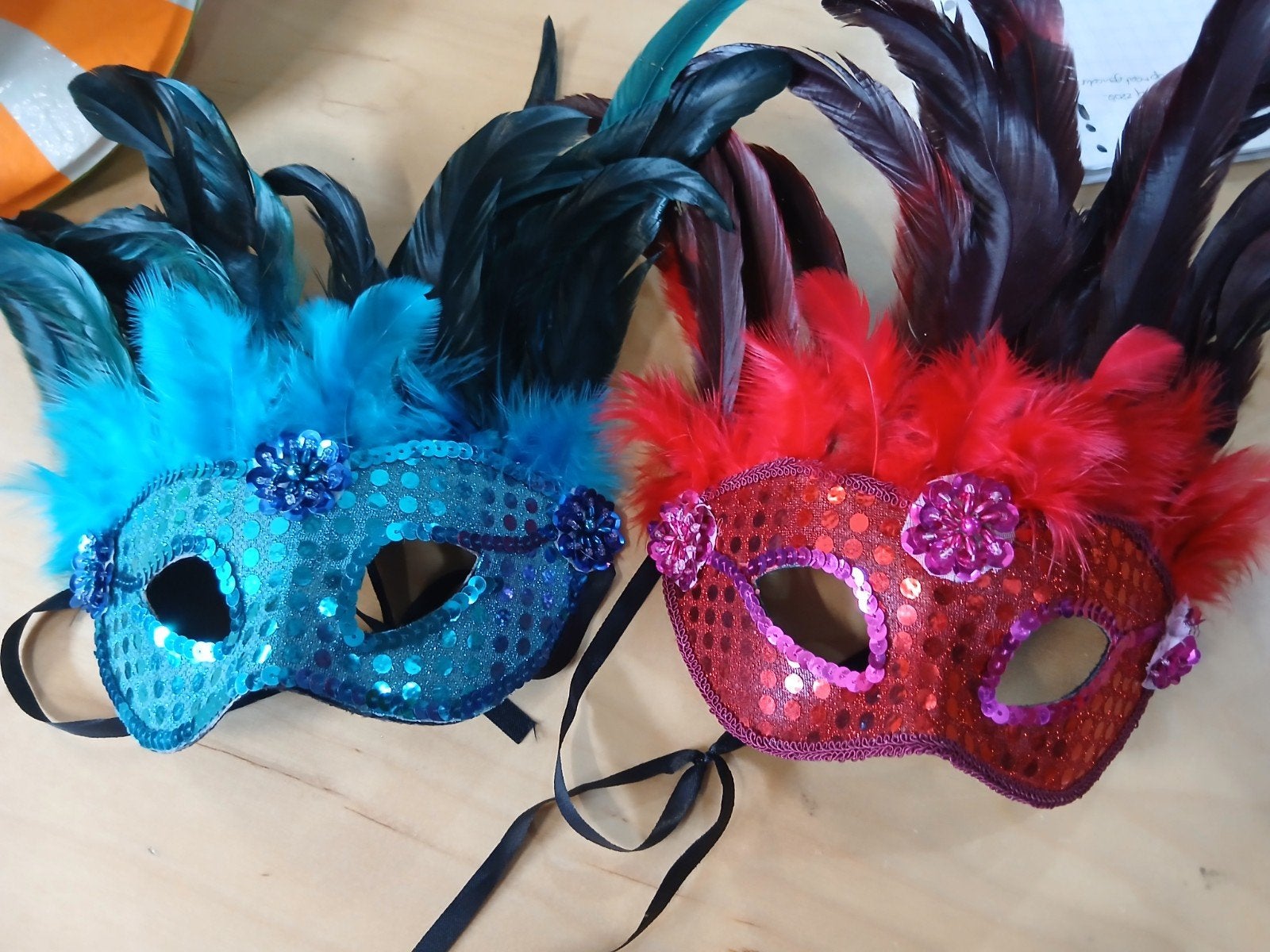 Supermooie maskers te koop! Goud, zilver, glitter met veren!, Ophalen, Nieuw