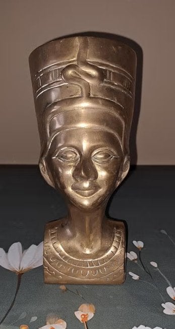 Grote buste van Nefertiti. Farao. Geheel van koper., Ophalen of Verzenden, Koper