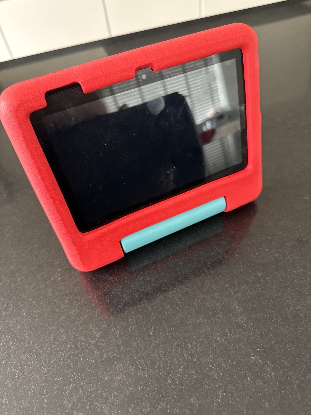Kinder tablet met rood beschermhoesje, Computers en Software, Gebruikt, Ophalen of Verzenden, Wi-Fi, 7 inch of minder