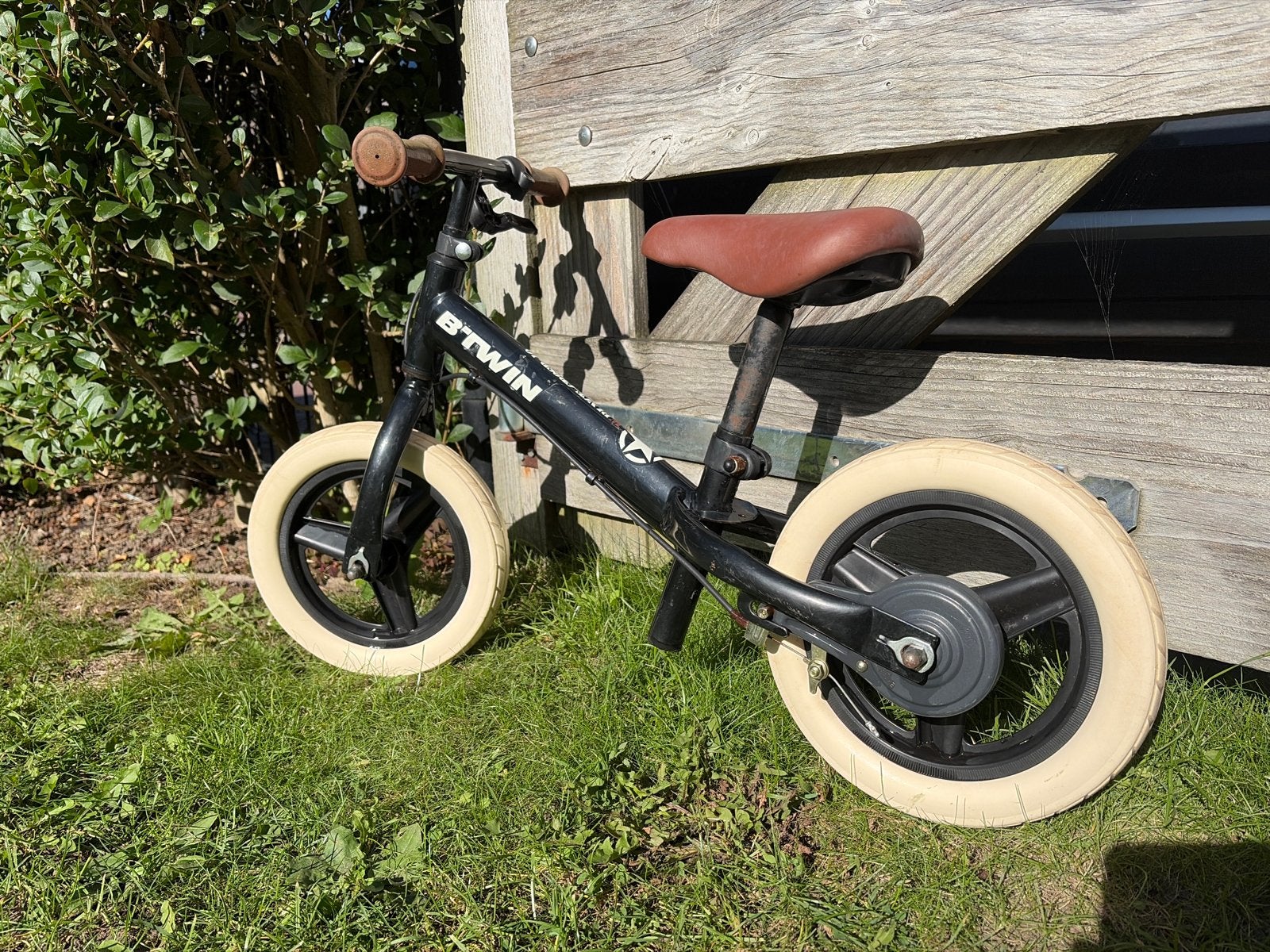 B'TWIN loopfiets zwart met crème banden, Ophalen, Gebruikt, Trommelrem, Minder dan 16 inch