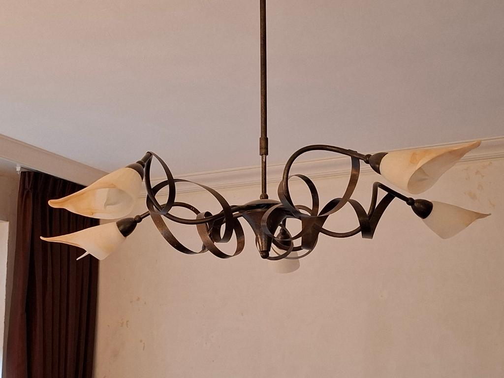 leuke hanglamp met 5 glazen kapjes, Huis en Inrichting, Lampen | Hanglampen, Ophalen, Zo goed als nieuw, Metaal, 50 tot 75 cm