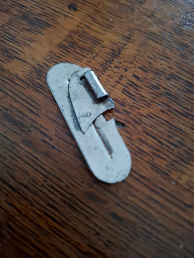 Vintage blikopener zakformaat      uit de militairen dienst, Antiek en Kunst, Ophalen of Verzenden