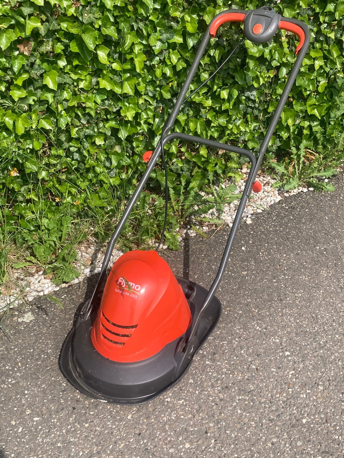 Nette flymo turbo lite 250 zweefmaaier, Zweefmaaier, Ophalen, Zo goed als nieuw