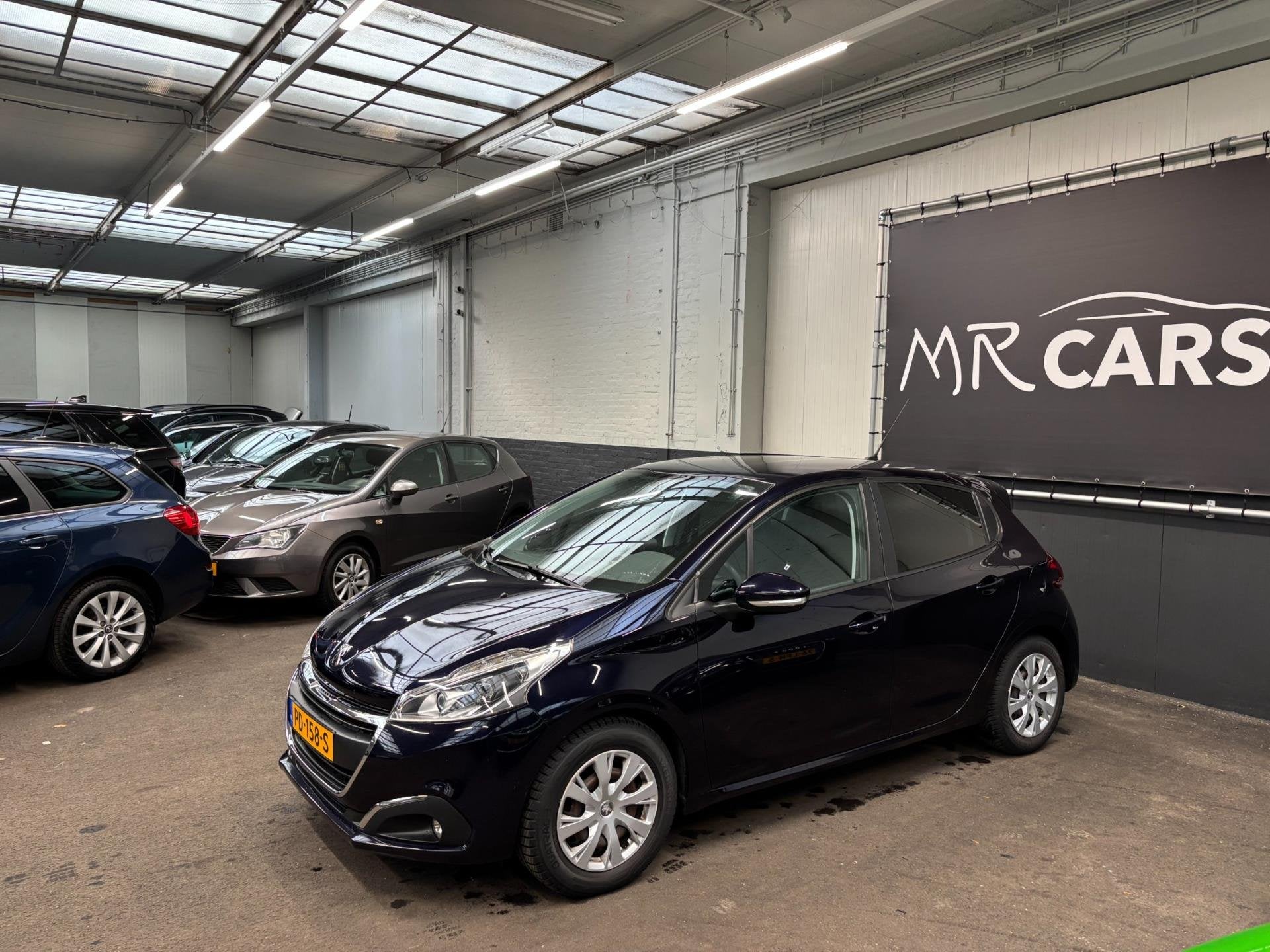 Peugeot 208 1.2 PureTech Blue Lease Navi/Airco/Cruise Contro, Voorwielaandrijving, Bluetooth, Stof, Gebruikt