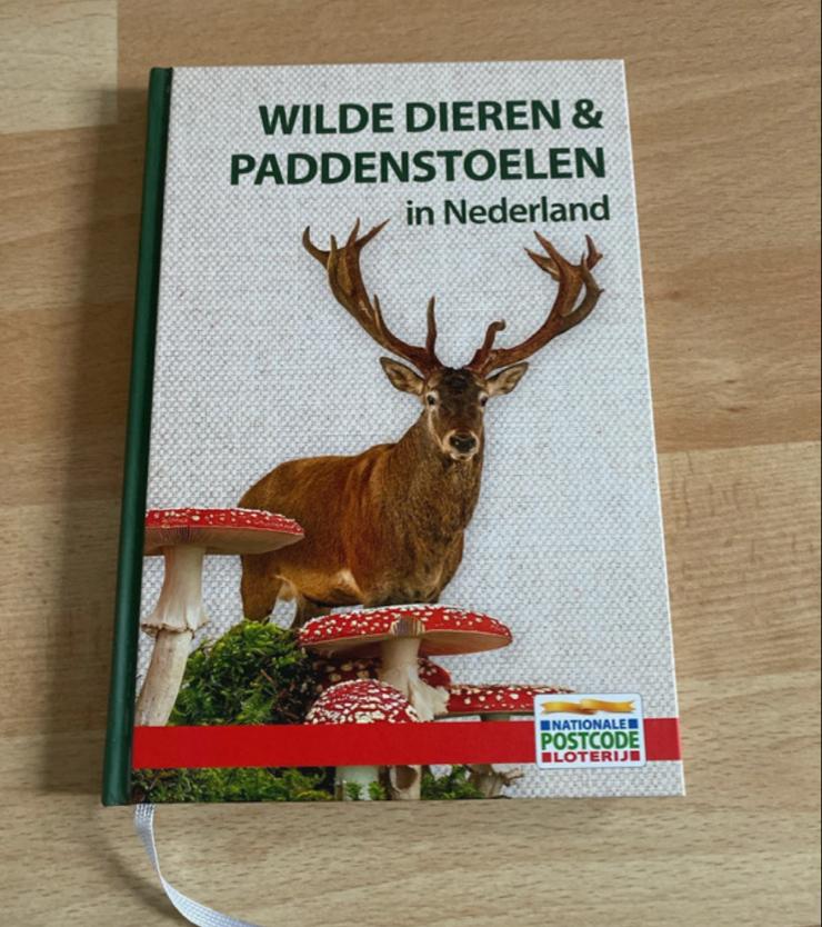 Wilde dieren en paddenstoelen in Nederland - Veldgids, Ophalen of Verzenden, Nieuw, Natuur algemeen