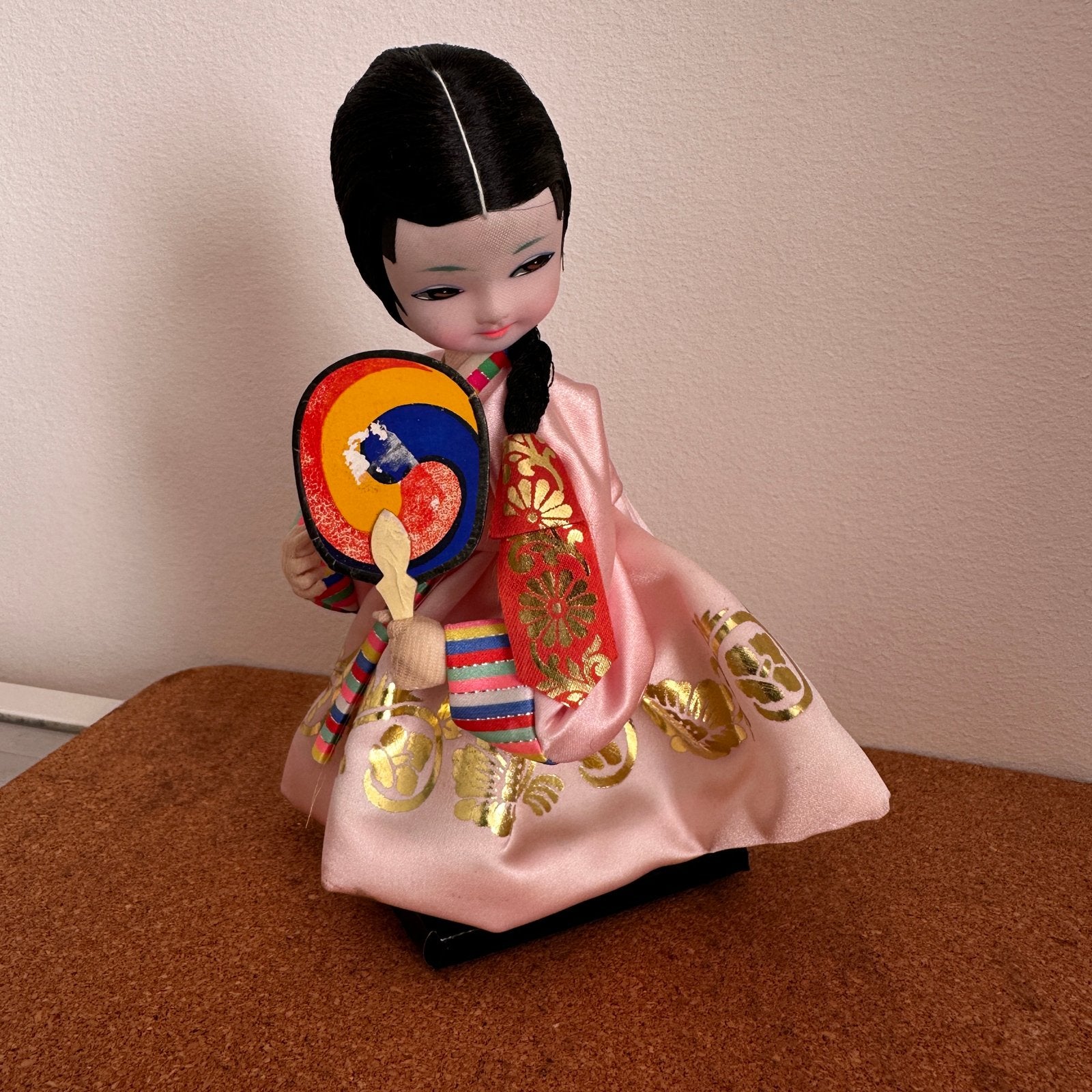 Koreaanse Pop in Traditionele Hanbok Kleding, Ophalen of Verzenden, Zo goed als nieuw, Pop