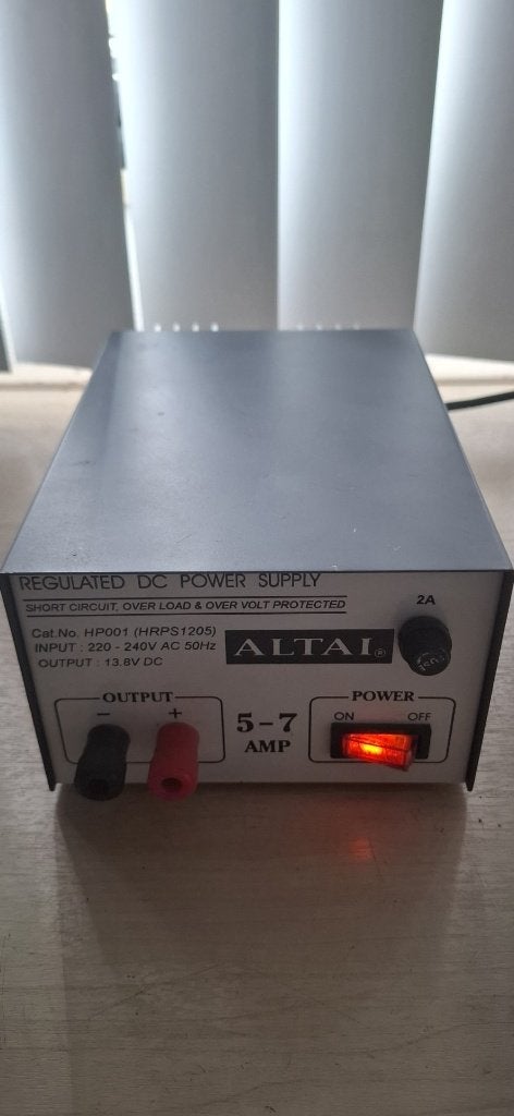 AlTAI voeding 13,8 VOlT 5 a 7 AMP mooie voeding, Telecommunicatie, Verzenden, Zo goed als nieuw, Zender en Ontvanger