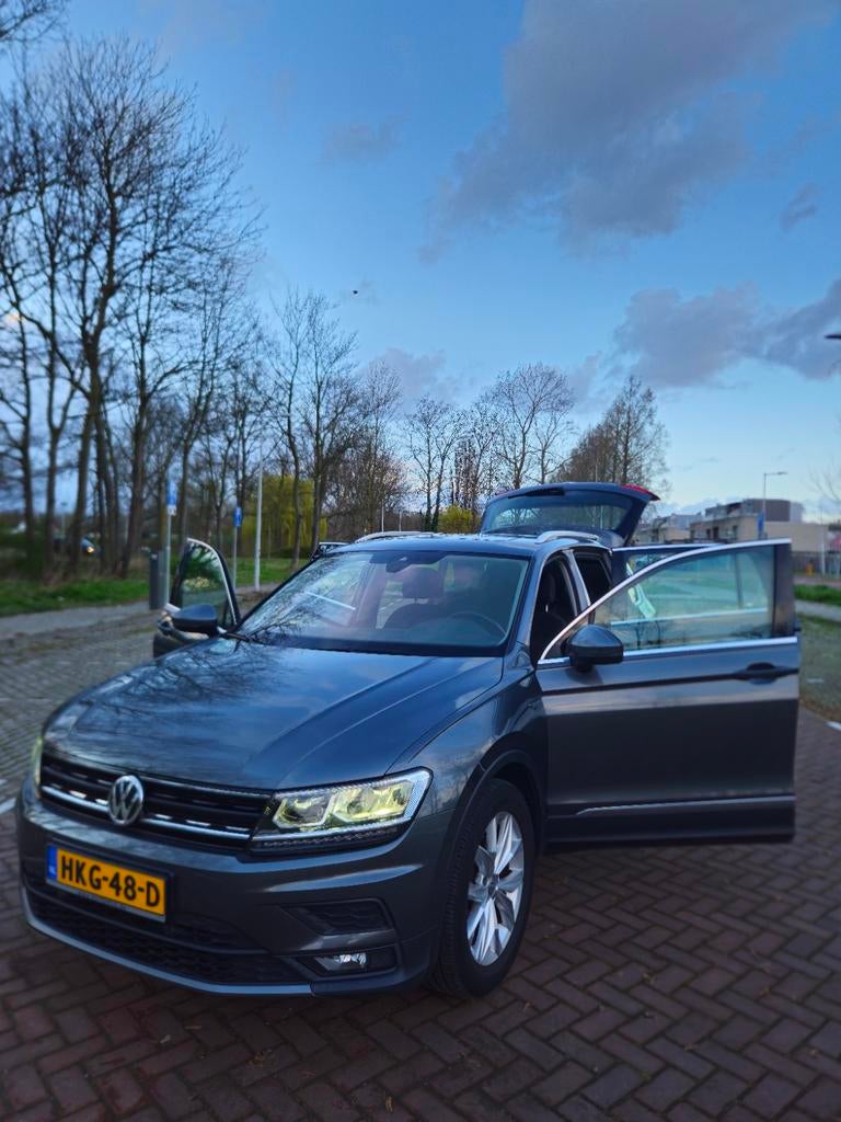 Volkswagen Tiguan 1.5 TSI ACT 150pk DSG 2019 Grijs, Auto's, 1498 cc, 4 cilinders, Alcantara, Particulier