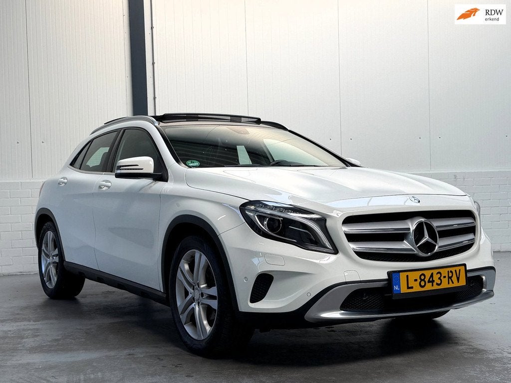 Mercedes-Benz GLA-klasse 180 Prestige | Pano|Stoelverwarming, Auto's, Mercedes-Benz, Gebruikt, 4 cilinders, 715 kg, Leder en Stof