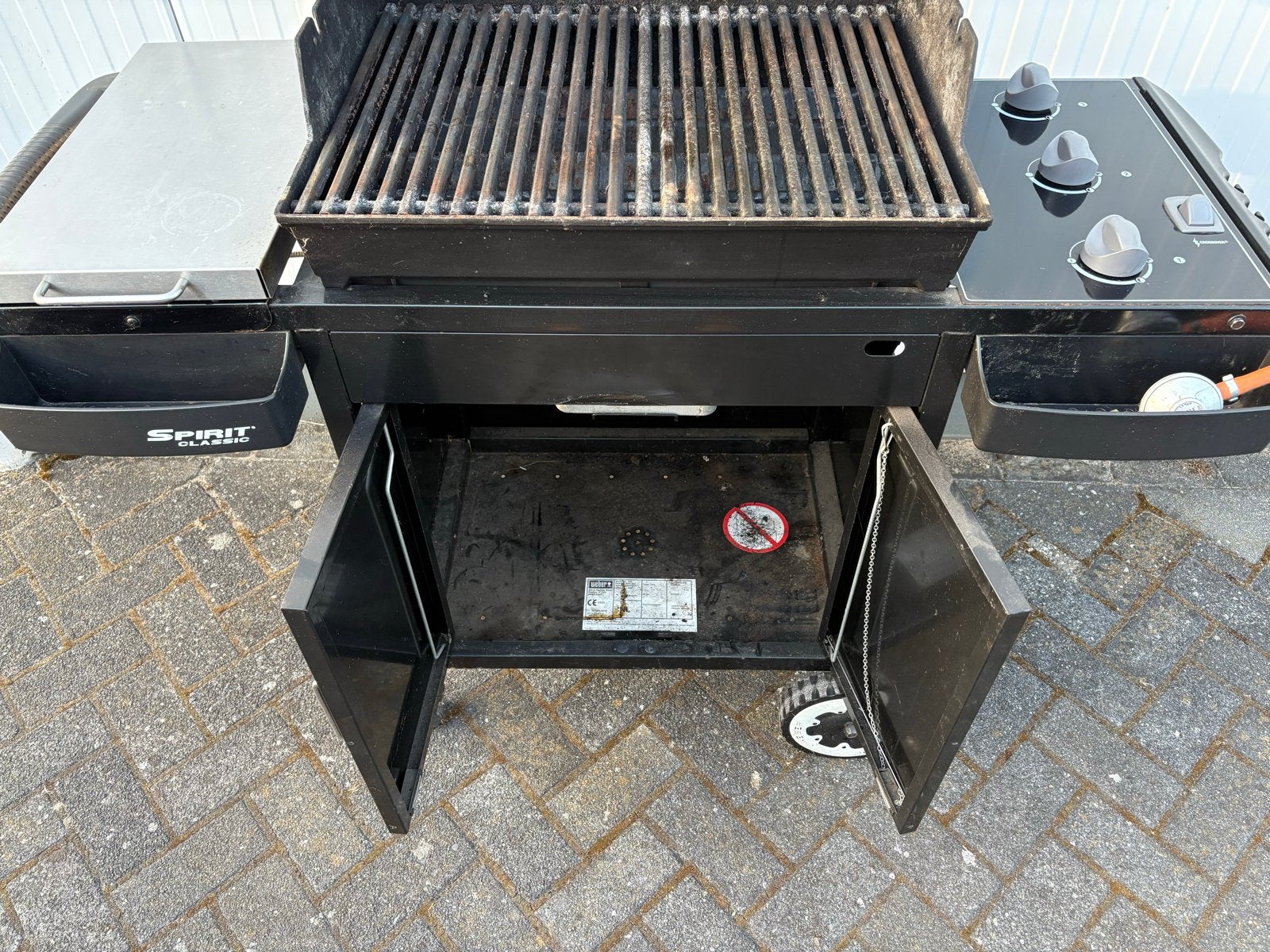 Foto 3 van Weber Spirit Classic Gasbarbecue - Zwart