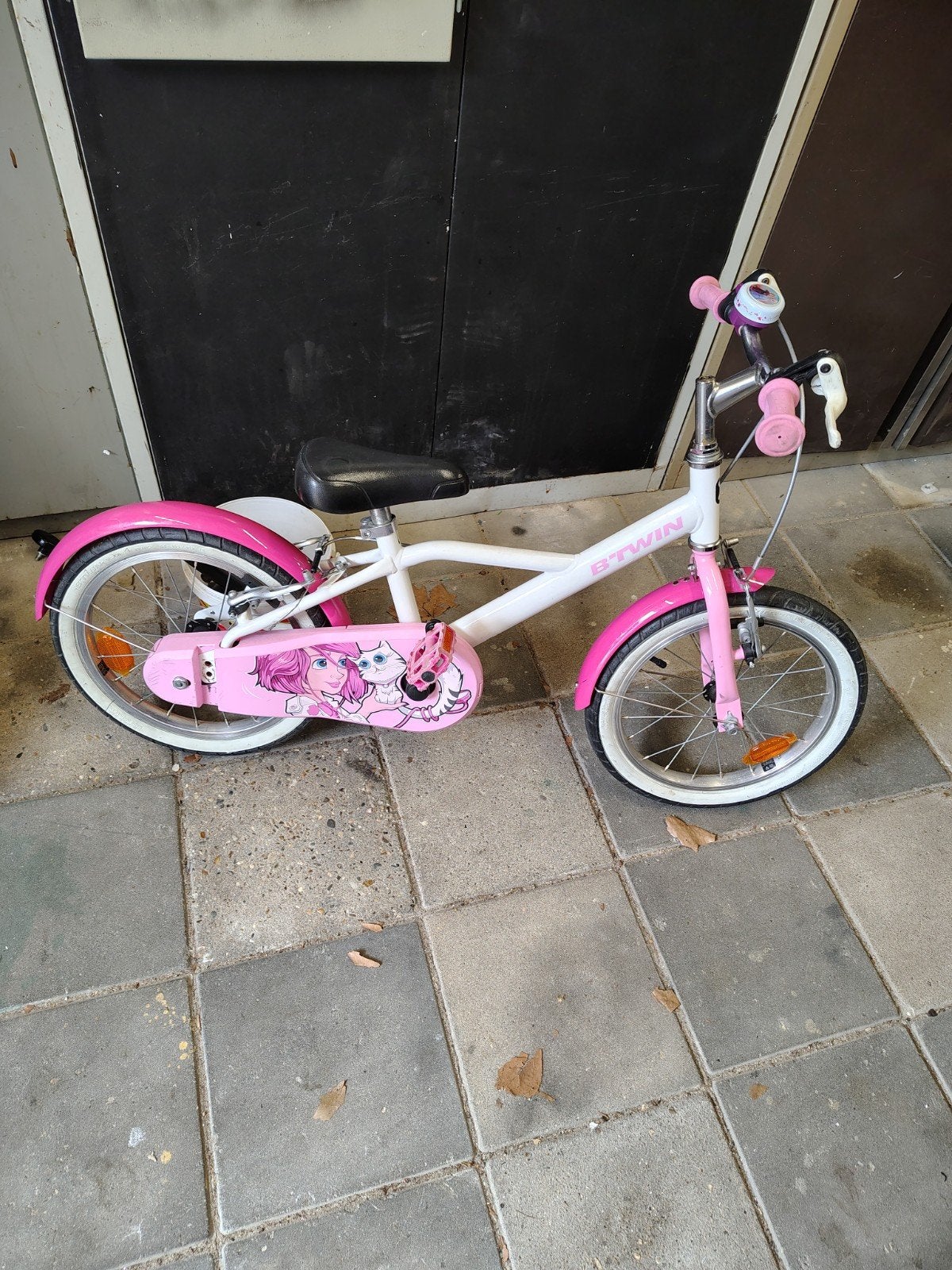 B'Twin kinderfiets 16 inch met zijwieltjes - Roze/Wit, Fietsen en Brommers, Fietsen | Kinderfietsjes, Ophalen of Verzenden