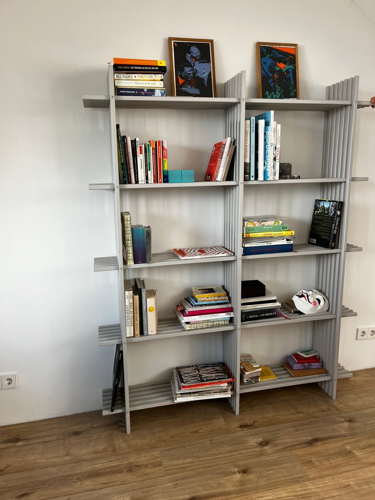 Boekenkast - minimalistisch scandinvisch design / Lissau, Huis en Inrichting, Ophalen, Zo goed als nieuw