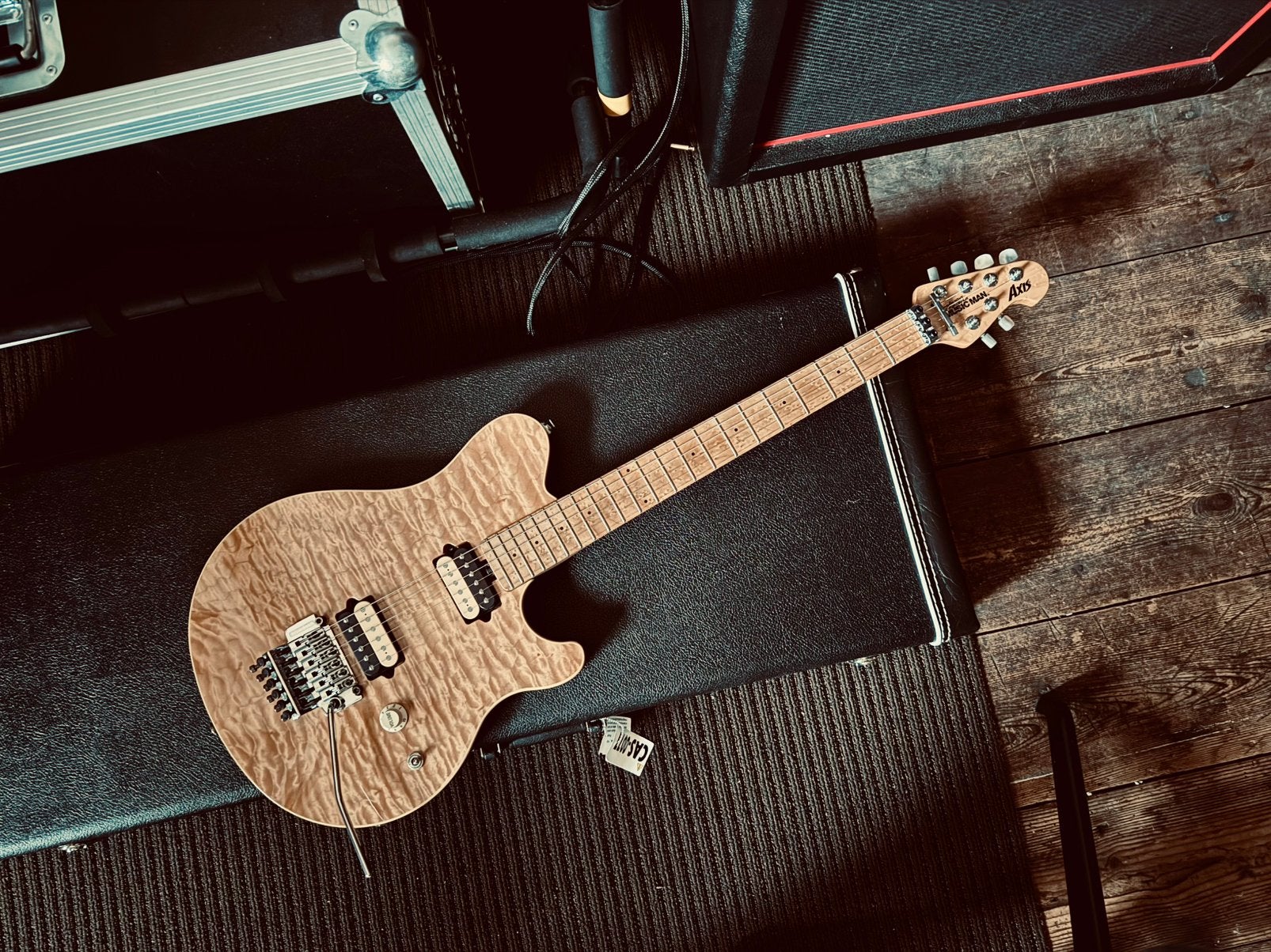 Music Man Axis - Van Halen EvH Wolfgang!, Muziek en Instrumenten, Snaarinstrumenten | Gitaren | Elektrisch, Zo goed als nieuw
