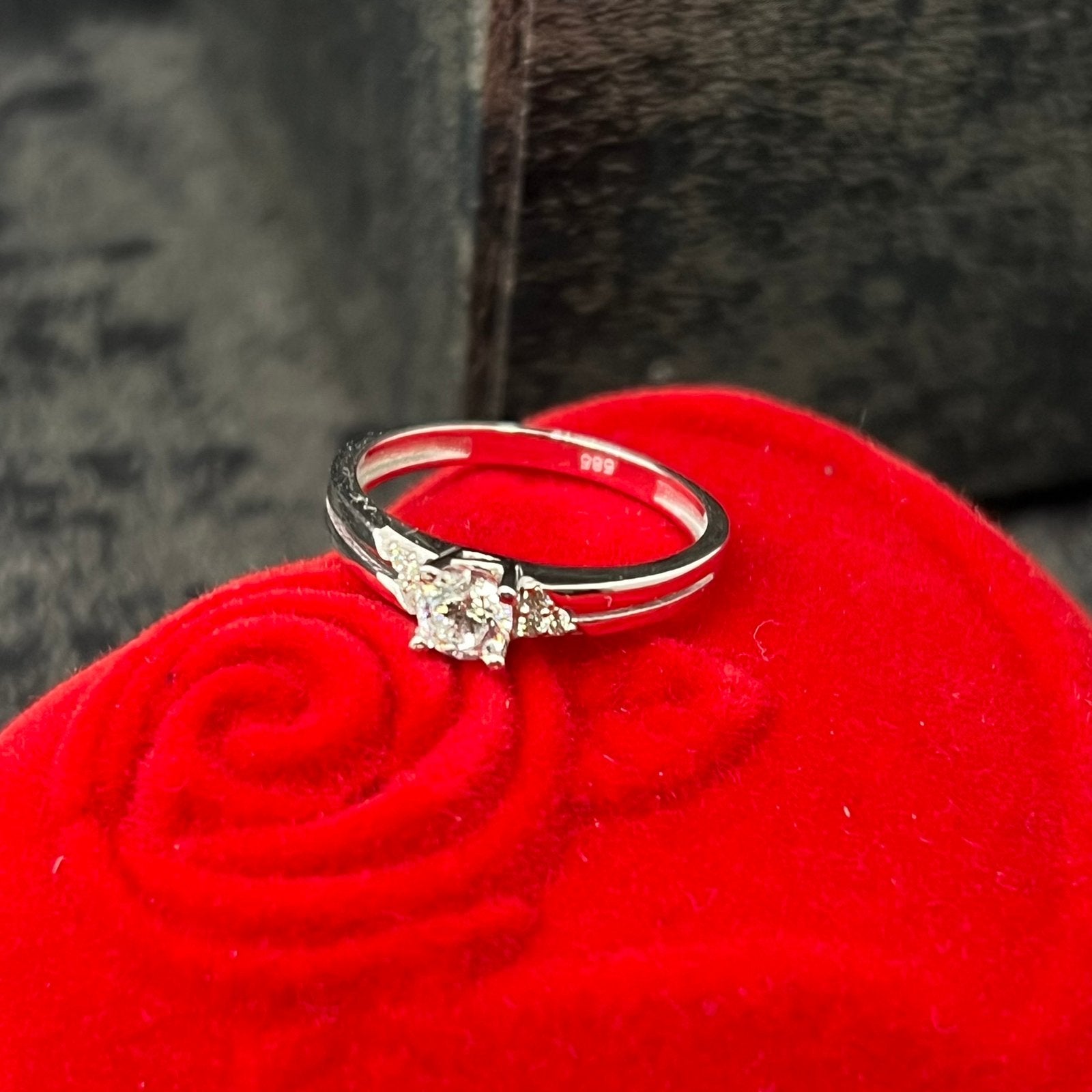 14 karaat witgouden ring solitaire, Ophalen of Verzenden, Zo goed als nieuw, Goud, Dame