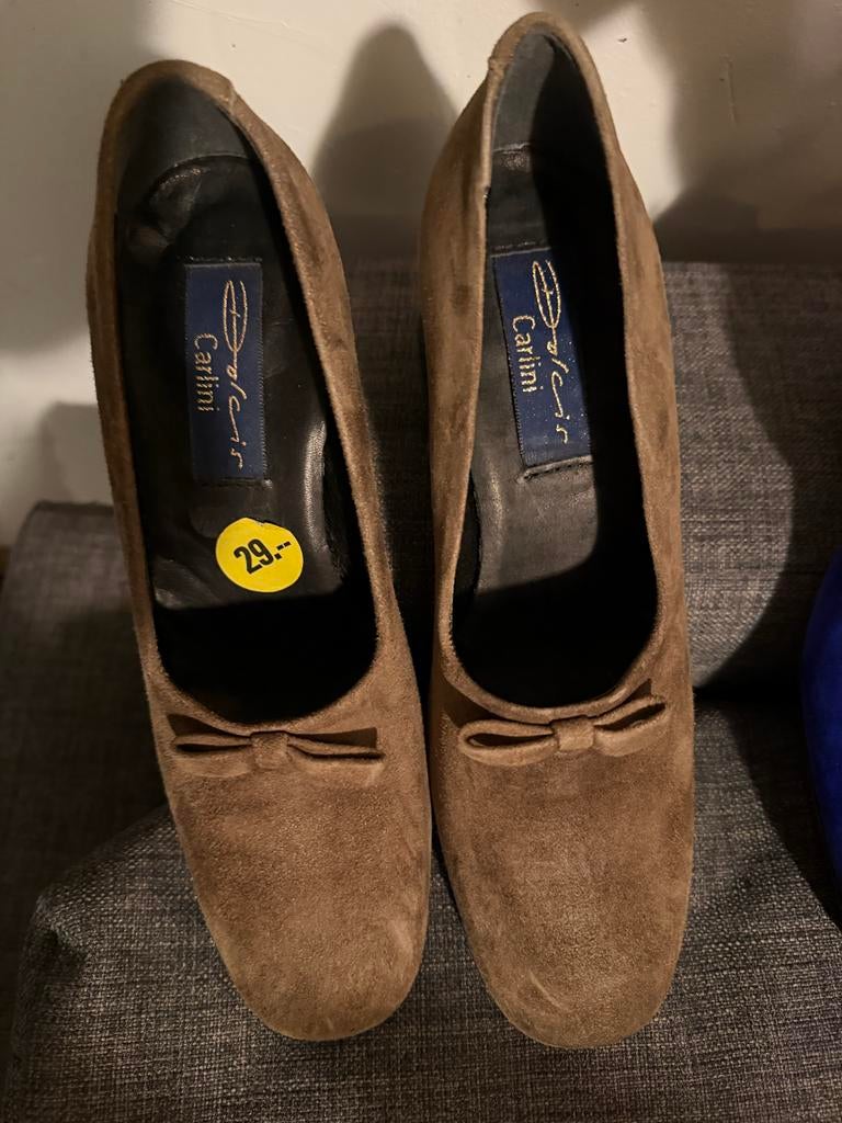 Dolcis Carlini suède pumps met strik, Ophalen of Verzenden, Gedragen, Bruin, Pumps