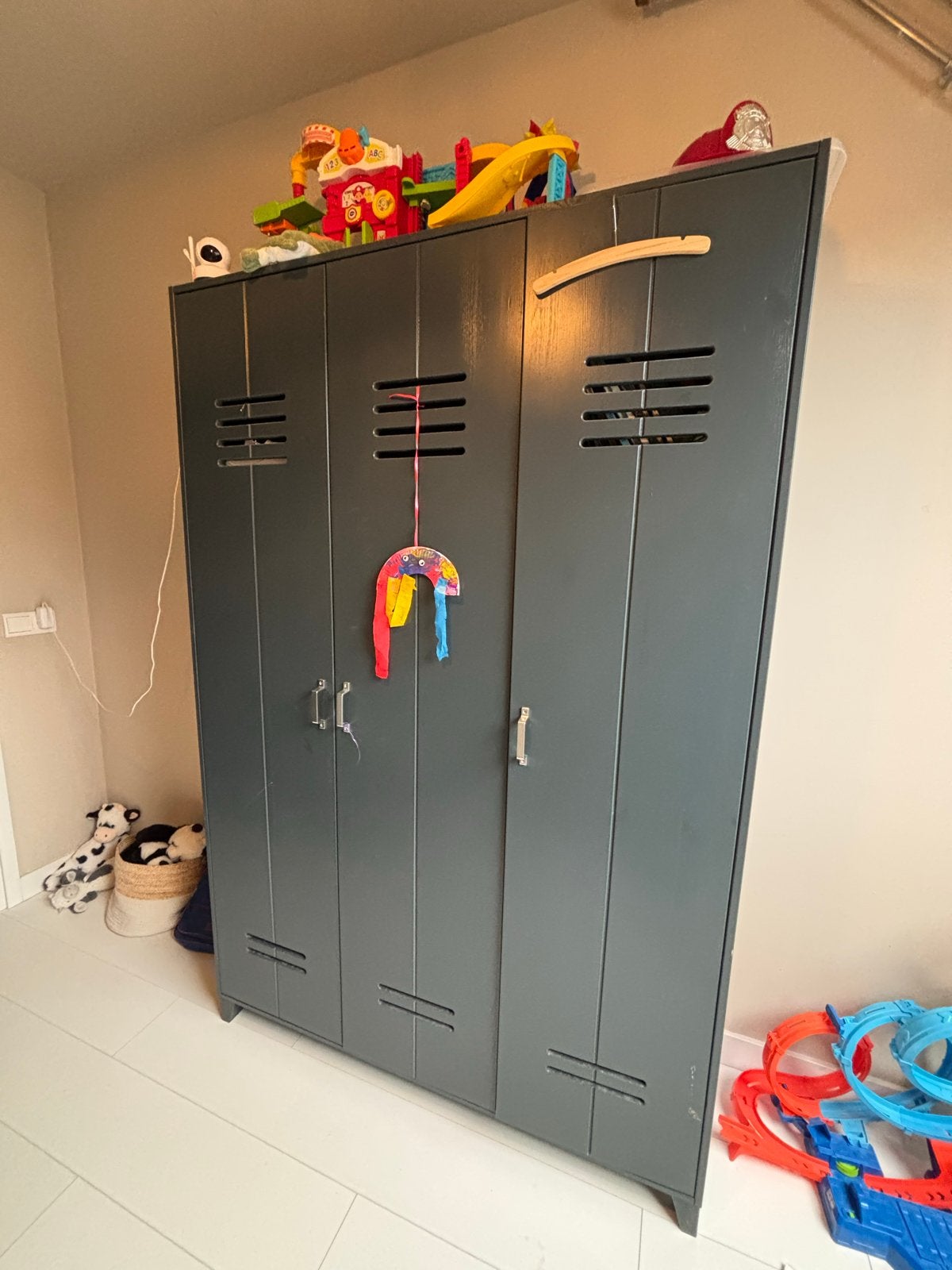 Grijze lockerkast met 3 deuren - Gebruikt, Ophalen, Gebruikt, 100 tot 150 cm, 150 tot 200 cm