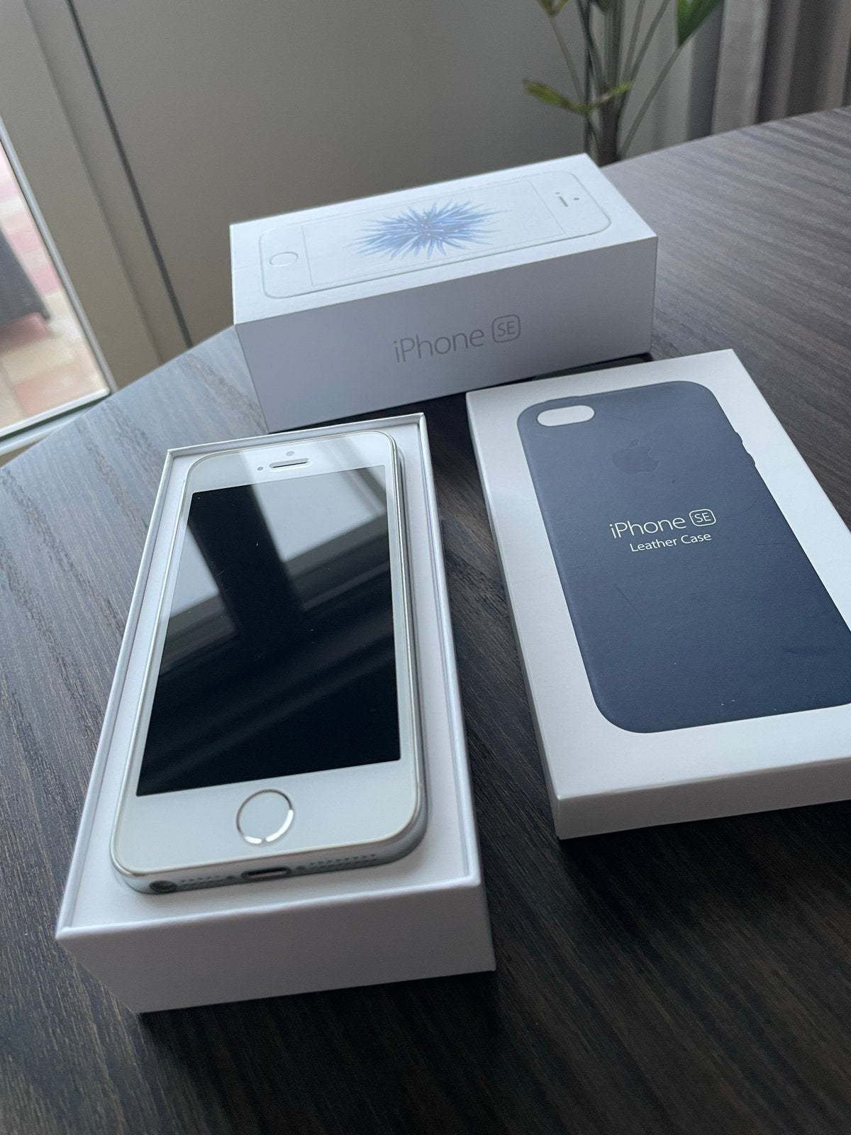 iPhone SE (2016) 32GB Zilver (buitencamera defect), 83 %, Gebruikt, Ophalen of Verzenden, Zonder simlock