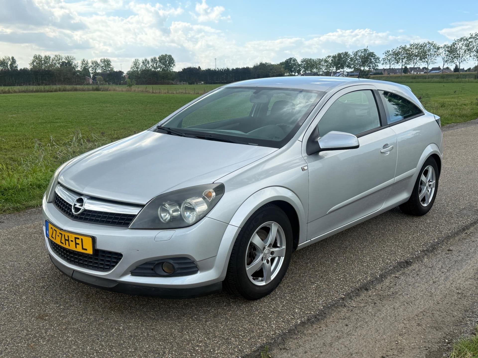 Opel Astra GTC 1.6 Temptation Airco NAP APK 09-2027, Auto's, Opel, Voorwielaandrijving, Gebruikt, Zwart, 4 cilinders