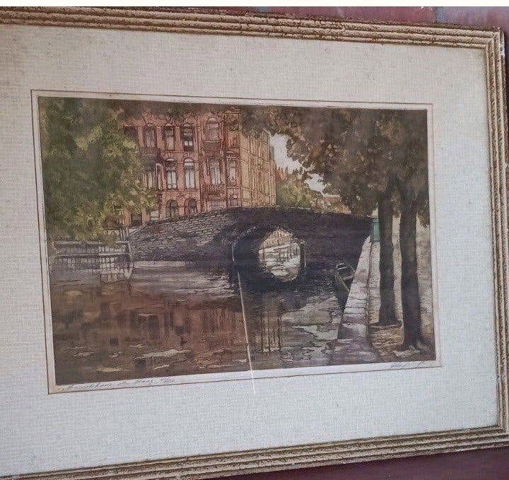 Stadsgezicht Amsterdam: Gracht met brug en huizen, Ophalen of Verzenden