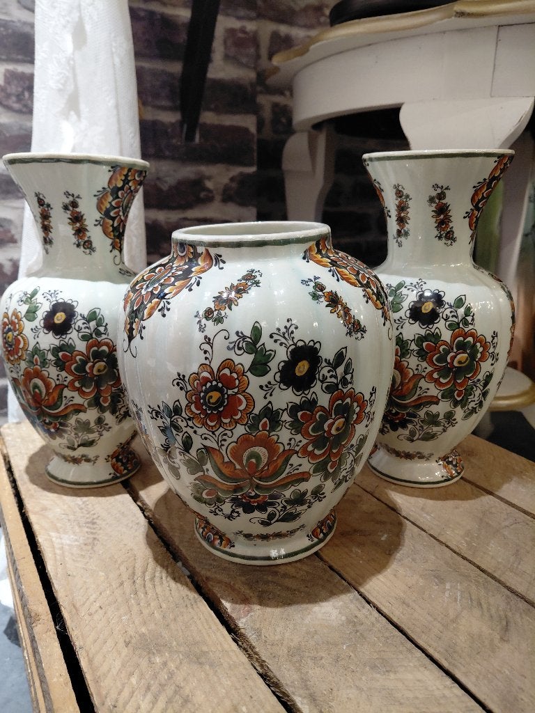 3 vazen, gebloemd, terra met donkerblauw, Ophalen of Verzenden