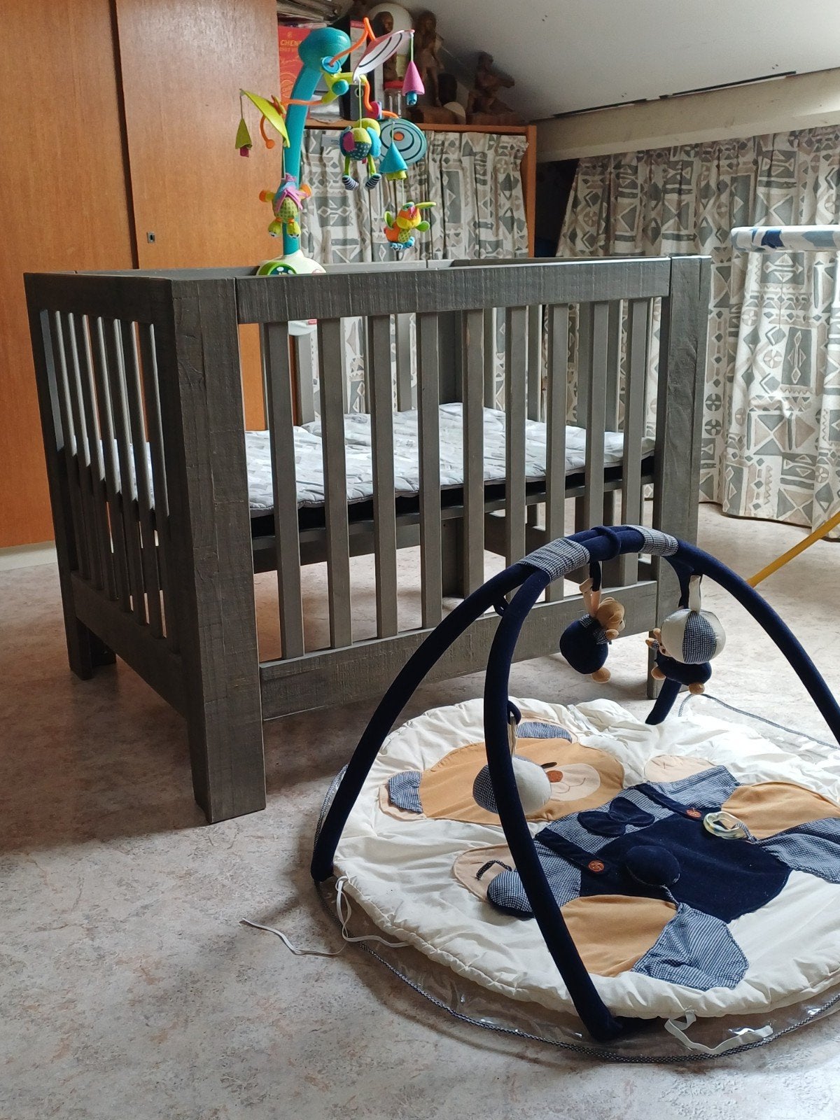 Baby box met mobiel en speelkleed., Ophalen of Verzenden, Gebruikt, Vierkant, In hoogte verstelbaar