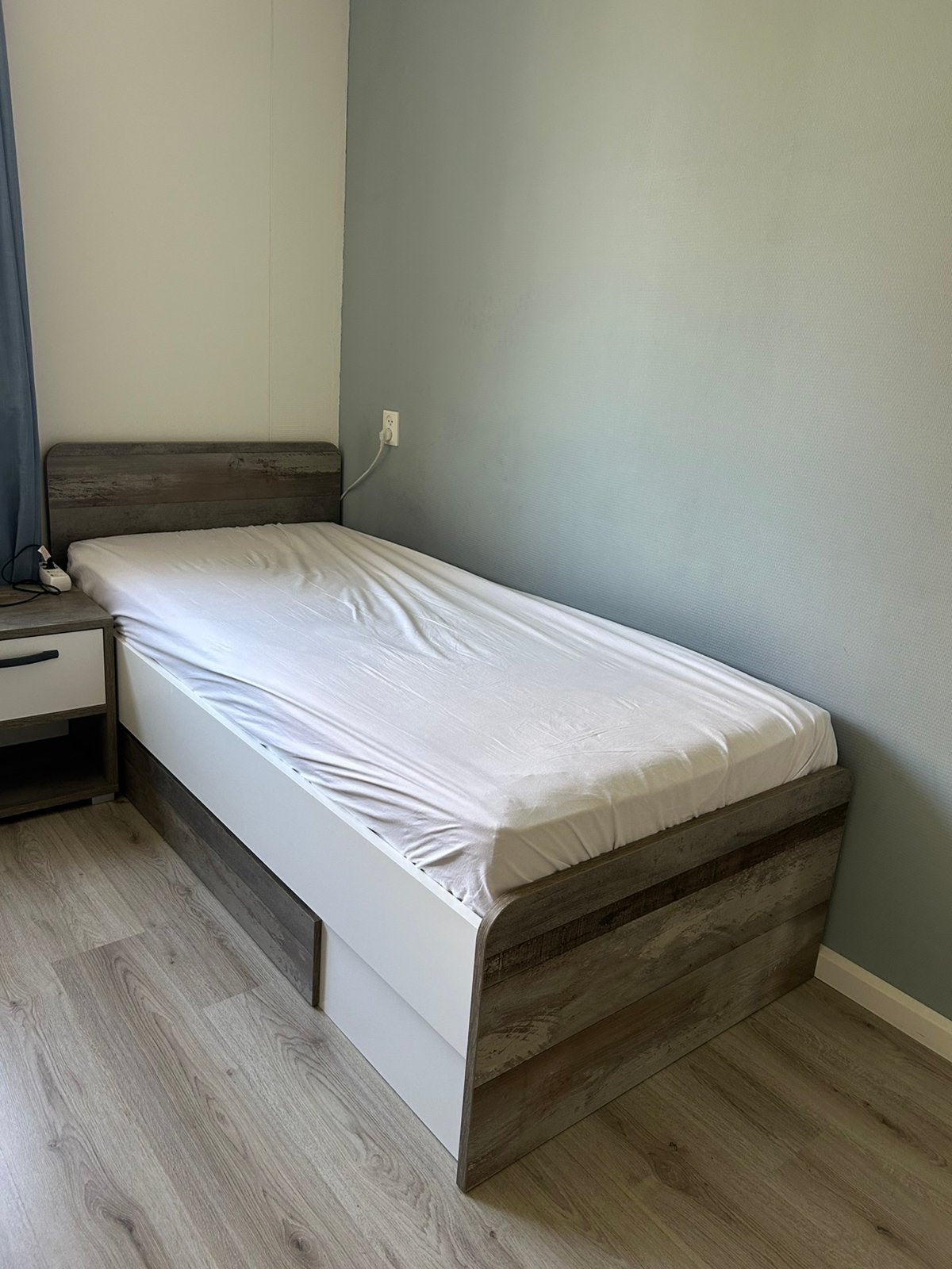 Bed van Leenbakker, Ophalen, Zo goed als nieuw, Eenpersoons