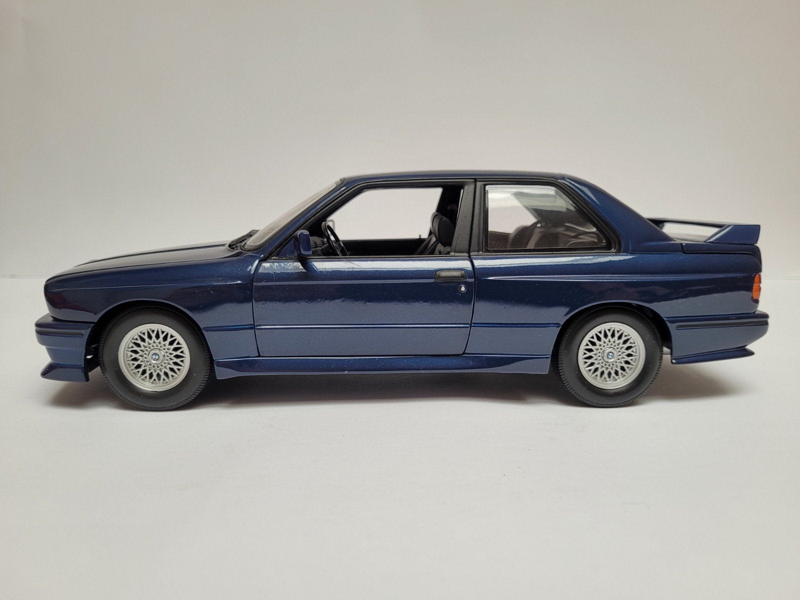 Minichamps 1:18 BMW E30 M3 Street 1987 Blauw, Hobby en Vrije tijd, Modelauto's | 1:18, Ophalen of Verzenden, Zo goed als nieuw