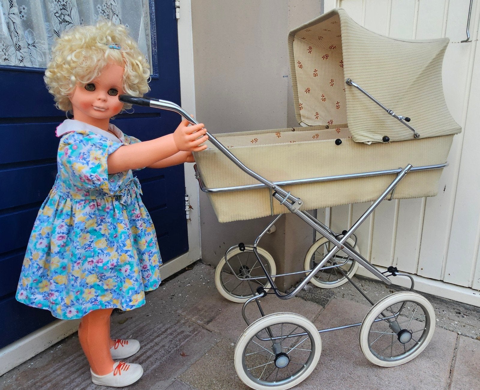 poppenwagen vintage & grote mooie pop &eventueel paraplu?, Ophalen