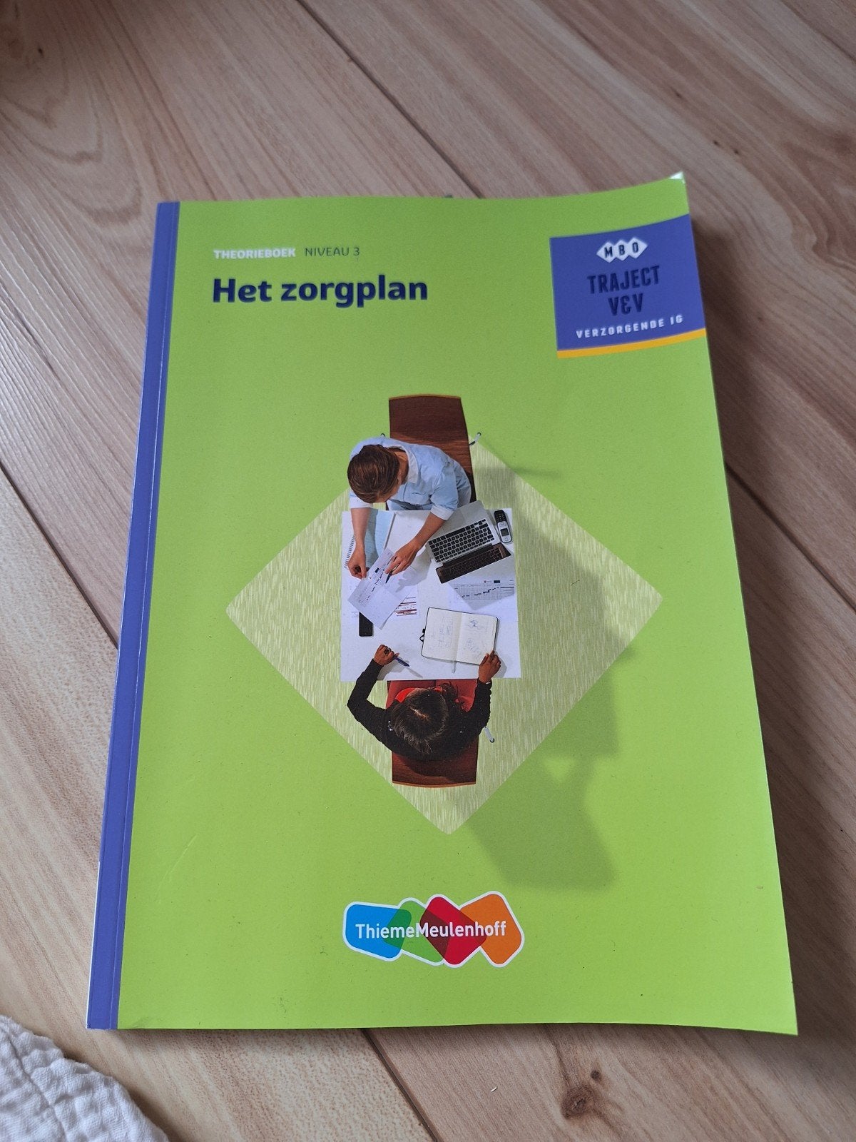 Theorieboek Het Zorgplan Niveau 3 - Traject V&V, Ophalen of Verzenden, Zo goed als nieuw, MBO, J.G.V. van Son