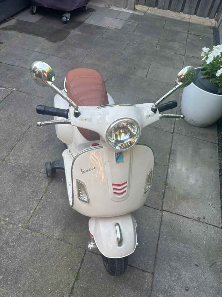 Elektrische kinder vespa, Kinderen en Baby's, Ophalen, Gebruikt