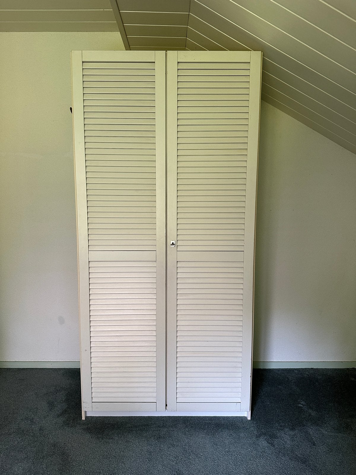 Wit kastje met louvre deurtjes. Ophalen in Harderwijk, Ophalen, Gebruikt, 200 cm of meer, 50 tot 100 cm
