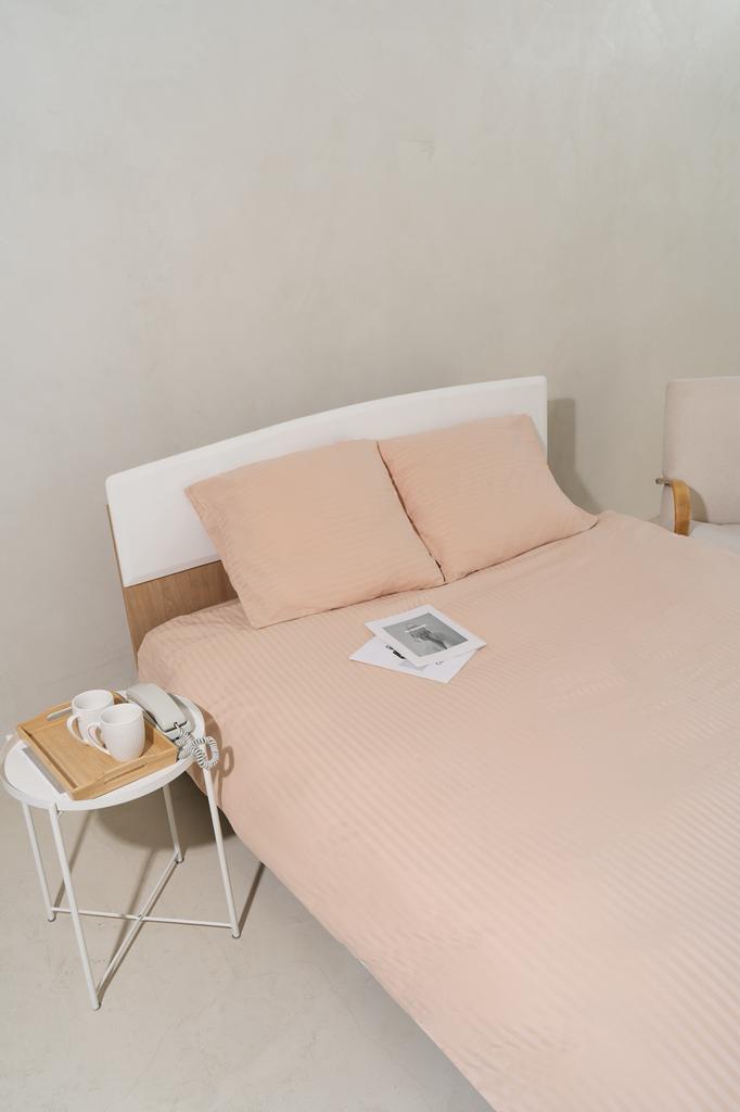 Bedding set - Duvet cover 220x240 + 2 pillowcases 60  70, Beige, Overige typen, Ophalen of Verzenden, Nieuw
