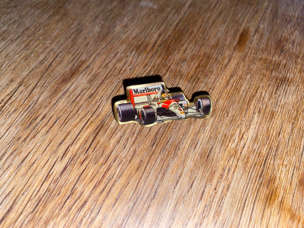Pin's Marlboro F1 Formule 1-auto Mc Laren Honda Senna, Verzamelen, Verzenden, Zo goed als nieuw, Formule 1