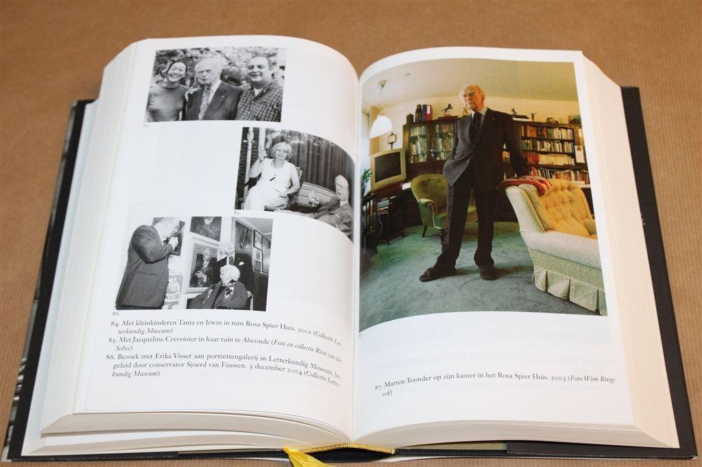 Marten Toonder — Biografie door Wim Hazeu, Eén stripboek, Ophalen of Verzenden, Gelezen