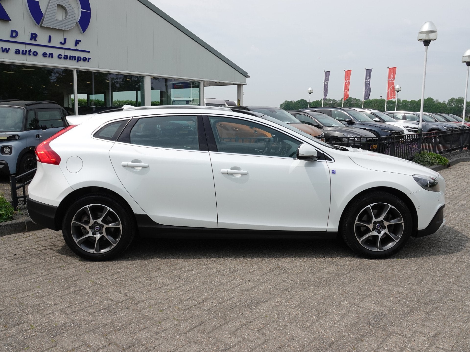 Volvo V40 Cross Country 1.6 T4 180PK Ocean Race PANO | VOL L, Auto's, Volvo, Voorwielaandrijving, Gebruikt, Automatische klimaatregeling