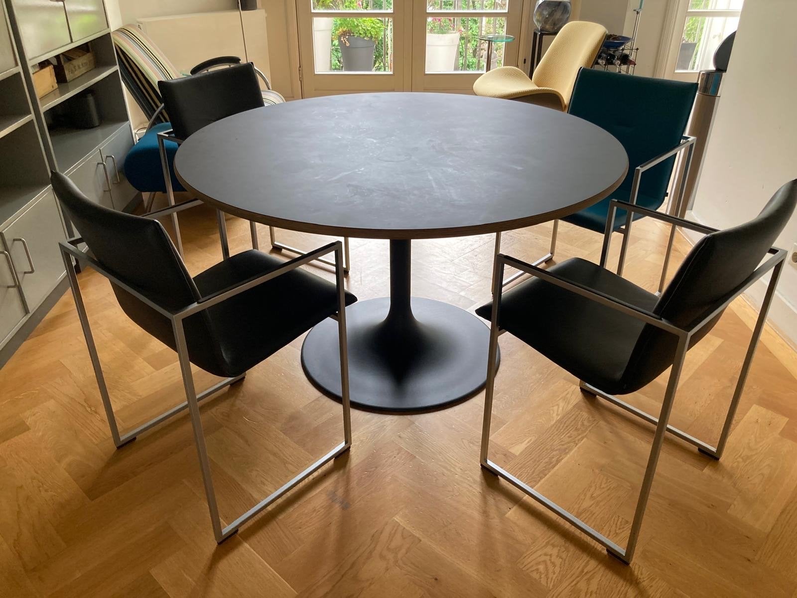 Artifort eettafel met 4 Arco stoelen, Ophalen, Gebruikt, 100 tot 150 cm, Rond