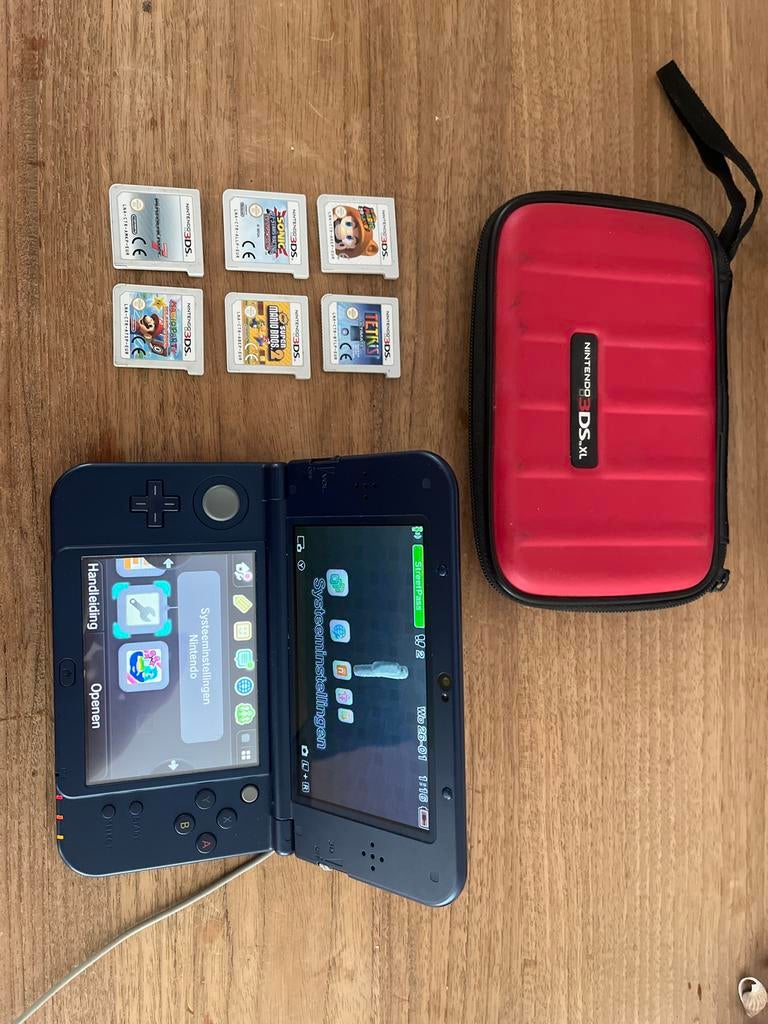 NEW Nintendo 3DS XL donkerblauw met spellen en oplader, Spelcomputers en Games, Spelcomputers | Nintendo 2DS en 3DS, Blauw, 3DS XL